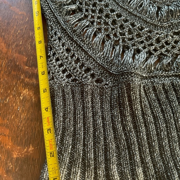 Silver crocheted top ladies size L . GREAT PEICE TO WEAR BRAND NEW - Picture 5 of 10